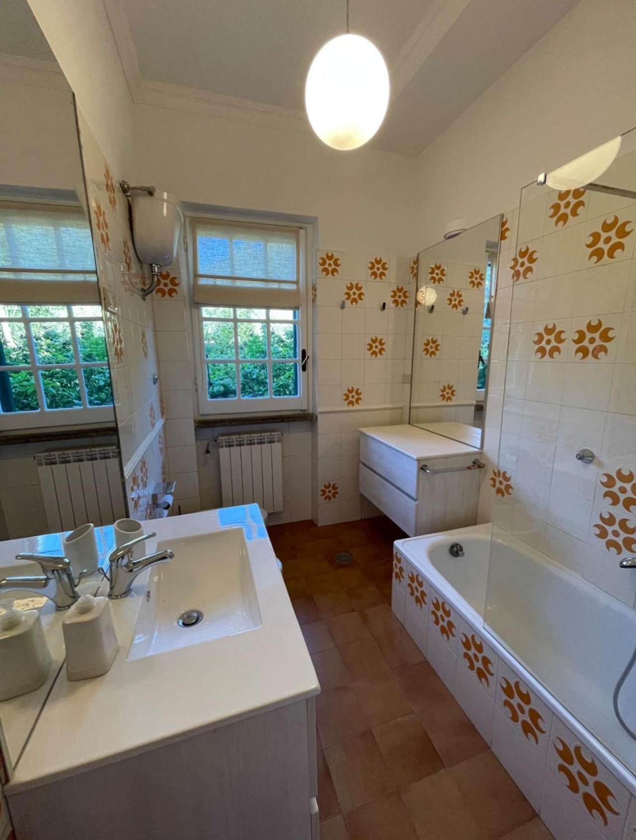Delightful Stylish House With Private Garden Close To Downtown Casa de Férias